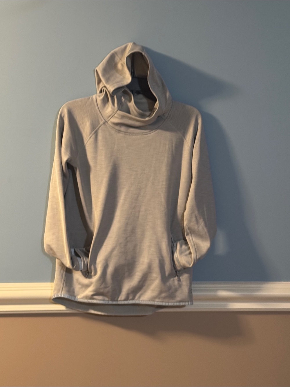 Women’s GapFit Hooded Pullover Sweatshirt with Fleece on inside — Light Gray